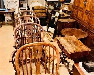 Set of 4 antique Windsor chairs ===> $ 300