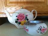 Lovely teapot and sugar bowl.