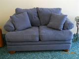Nice Lazy Boy love seat, in excellent condition.