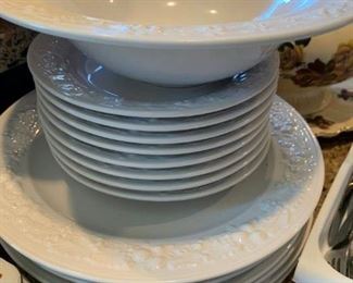 Homer Loughlin white plates and bowl $10