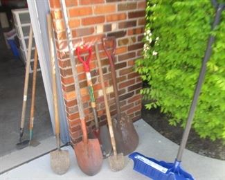 266  Choice of shovels (round, scoop, snow) $3 each