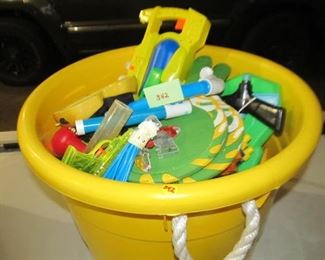 342 Tub of pool toys (pool available for separate purchase - see realtor!) Was $6; Now $4