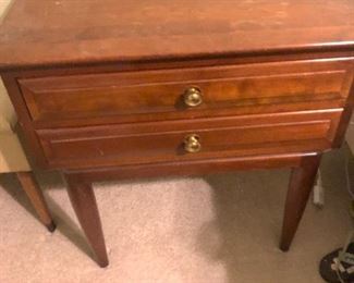 Willet end table 35.09