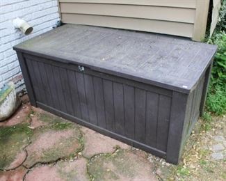Deck box