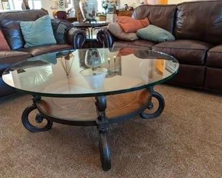 2010 Thomasville Cocktail / Coffee table Glass top $185