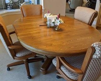 Oval Dinette Table with chairs in excellent condition $375