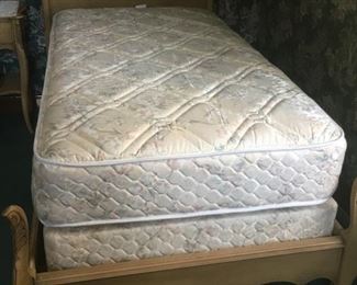 Vintage Twin Beds w/Sealy Mattress