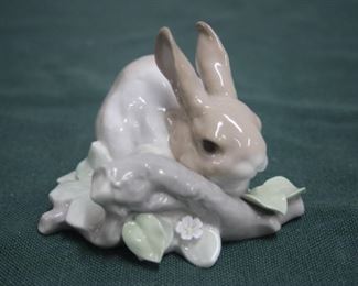 $35. Lladro bunny. #4772. 