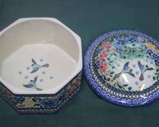 $50. Unikat-2541. Covered bowl. "Peaceful Garden" 6x4 Made in Poland.