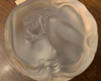 $200.00......Lalique Daphne Crystal Powder/Dresser Box Retired, Signed, Hinged, Very nice...