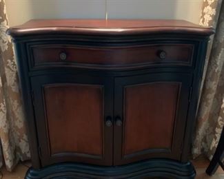 HALF OFF!   $200.00 now, was $400.00......Hooker Furniture Preston Ridge Hall Accent Chest in Cherry/Mahogany Finish.  34 1/2" x 12", 34" Tall.  Like new condition!  Very Pretty!  