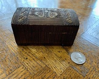 HALF OFF!   $10.00 now, was $20.00.....Heavy Carved Box (Trinket/Carved Box 9)