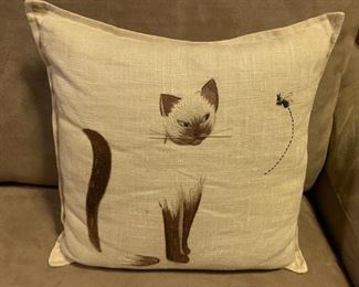 $20.00......Linen Crewel Embroidered Siamese Cat & Bee Pillow 