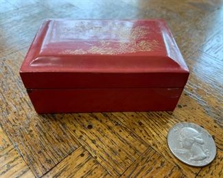 HALF OFF!   $4.00 now, was $8.00 Small Trinket box (Box 32)