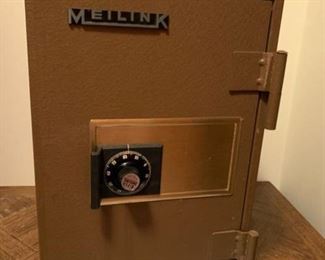 CLEARANCE  $50.00  now, was $150.00.....Meilink Safe 19" x 13 1/2" 
