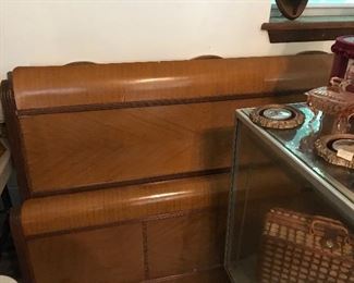 Waterfall Bed and vanity to match with round mirror