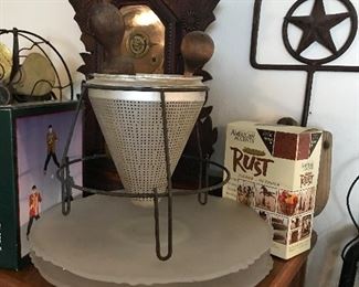 Collinder, cake plates, Elvis Clock