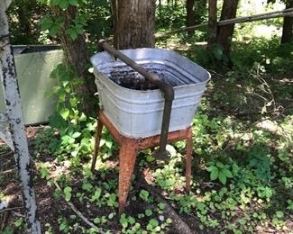 Galvanized wash tub w ringer