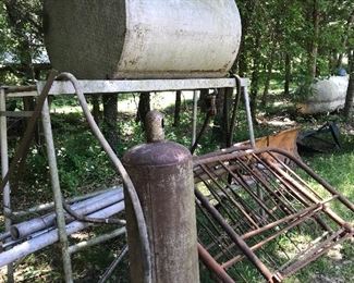 Iron Bed, Iron Cyclinder,, Iron Pipes