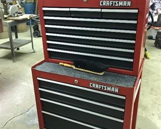 12 Drawer Craftsman Tool Chest (2 Pieces w keys)