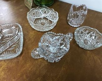 Pressed and cut crystal small dishes