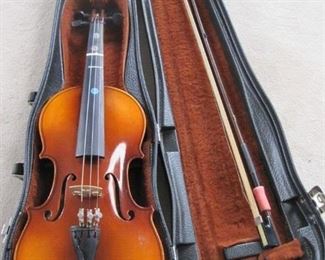 $40.00 Etude Suzuki 1/4 size violin
