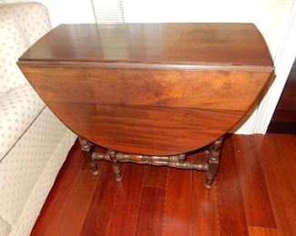 Drop leaf gate leg mahogany dinette oval table