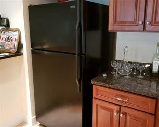 Magic Chef 20 cubic feet black refrigerator with freezer