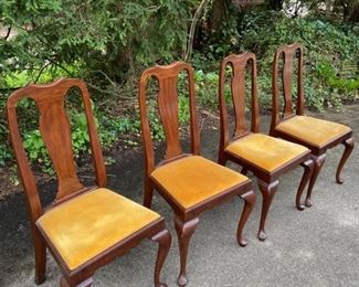 Set 4 Queen Anne style splat back dining chairs with  	          slip seats(easy to recover), Leg on one needs      	  	          supporting      38.75 “h x seats 18”w x 14”d x 18”h           $100
