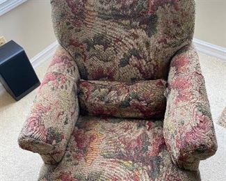 DREXEL LOUNGE CHAIR WITH OTTOMAN
CHAIR MEASURES 29”W x 45”D x 36”H 
$200