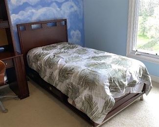 TWIN SIDE BED BY YOUNG AMERICA COMES WITH MATTRESS
$125
