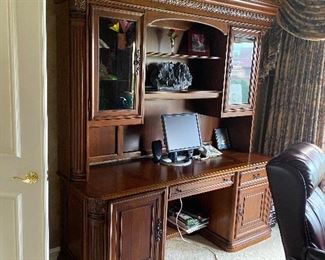 HOOKER FURNITURE LARGE WOODEN DESK / WALL UNIT WITH HUTCH
76”L x 25”D x 86”H 
$500