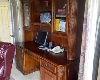 HOOKER FURNITURE LARGE WOODEN DESK / WALL UNIT WITH HUTCH
76”L x 25”D x 86”H 
$500