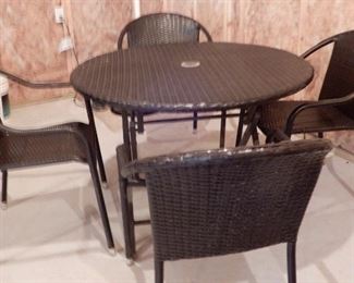 plastic outside table and chairs $50