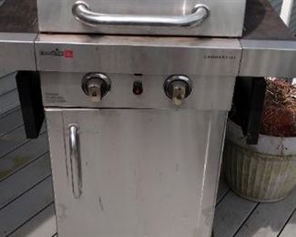 Char broil grill with propane tank $50