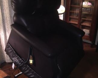 Beautiful , leather lift recliner. Like new condition.