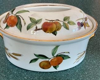 Porcelain covered dish by Royal Worcester. Evesham