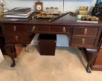 $500 - Sligh Queen Anne Executive desk with embossed leather top