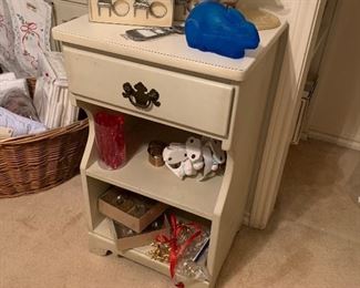 $75 - Ethan Allen Heirloom collection night stand