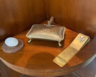 Silent Butler, Gerity Oversized Money Clip Paper Weight, Oval Shape Quartz Type Stone on Base