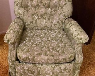 Baroque Small Bedroom Recliner 