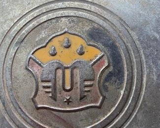 1950-53 Oldsmobile hubcap