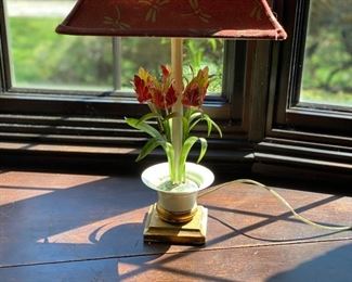 Vintage tole tulip lamp ( paint loss on base)