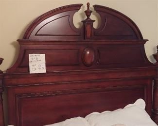 Lovely Queen bed--Thomasville