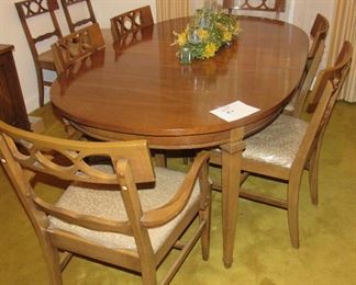Lot 32 - Vintage Dining Room Table Set W/ 8 Chairs. Candle Center piece included $155.00                  