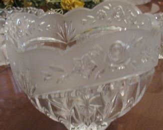 Lot 45 - Oneida Crystal Bowl $15.00                    