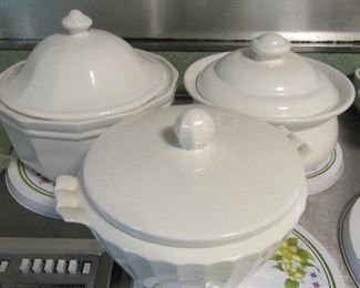 Lot 70 - Large Lot of 3 Oven ware w/ lids, gravy bowls, teapot, recipe box etc. Next two pics are part of this lot. $40.00                                                                    