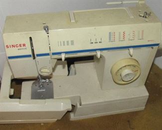 Lot 92 - Singer Sewing Machine $30.00               