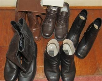 Lot 131 - 5 pair of boots size 8 1/2-9 $20.00
