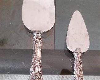 LOT D6 - $25 - TOWLE, TWO  STERLING SERVING PIECES